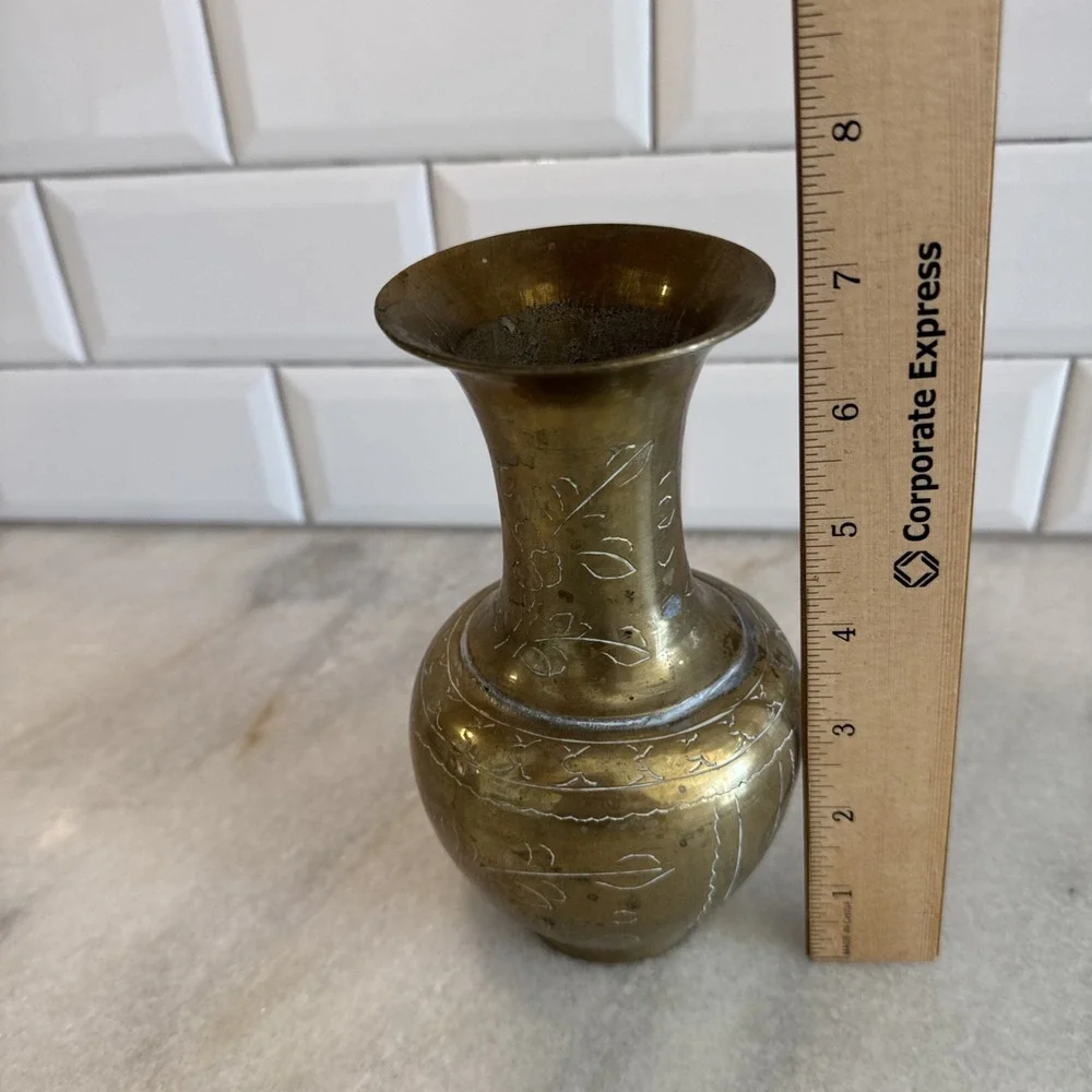 M-VINTAGE BRASS ETCHED CHINESE DRAGON 7 INCH VASE‎